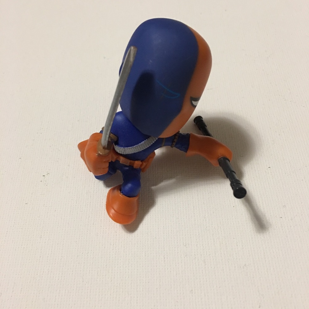 Deathstroke DC Comics Super Heroes Vinyl Figurine
